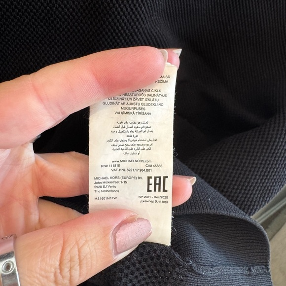 Michael Kors
Logo Tape Textured Knit Short-Sleeve Sweater - Picture 9 of 9